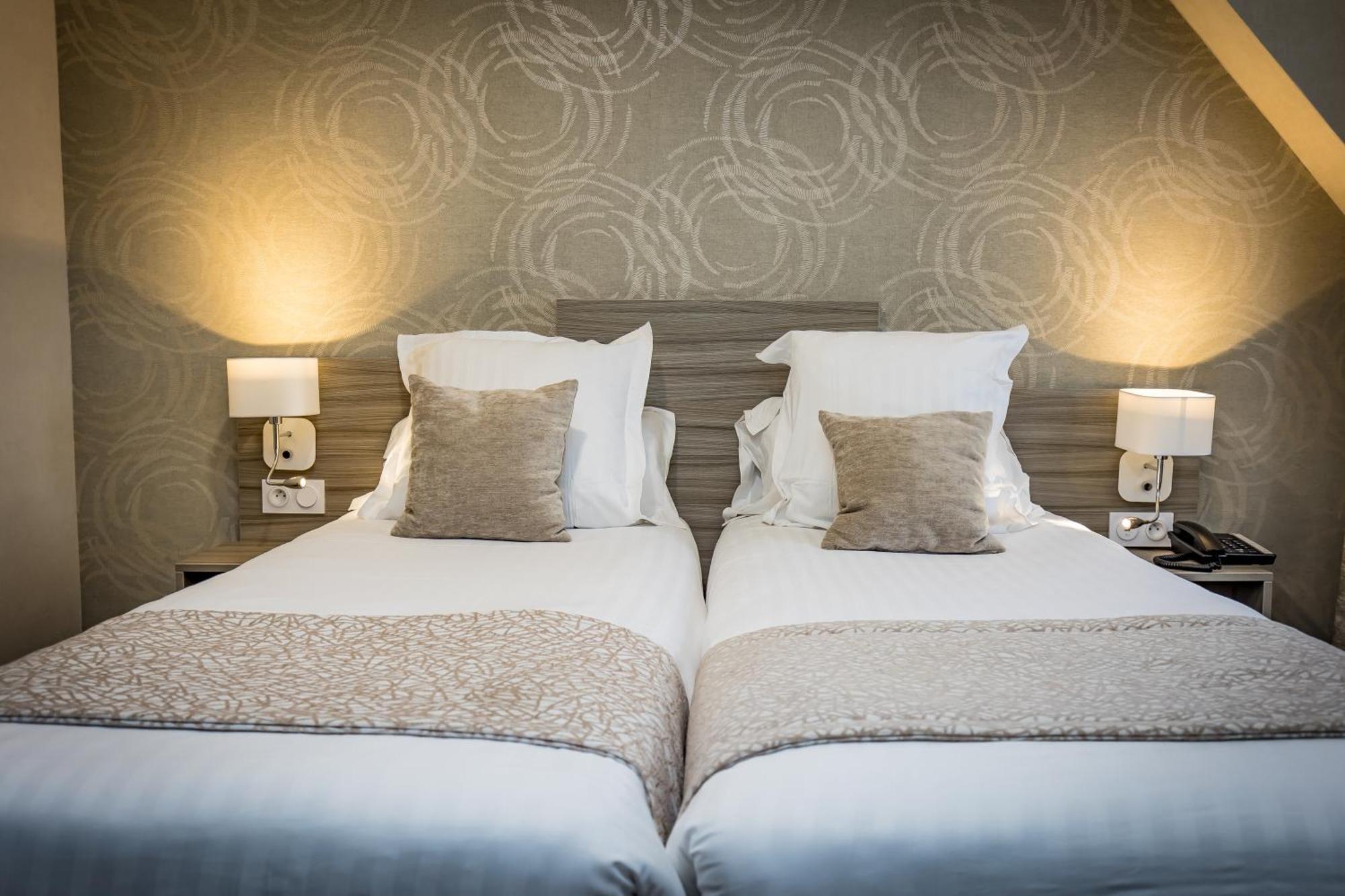 Hotel De Brunville & Spa Bayeux Bagian luar foto